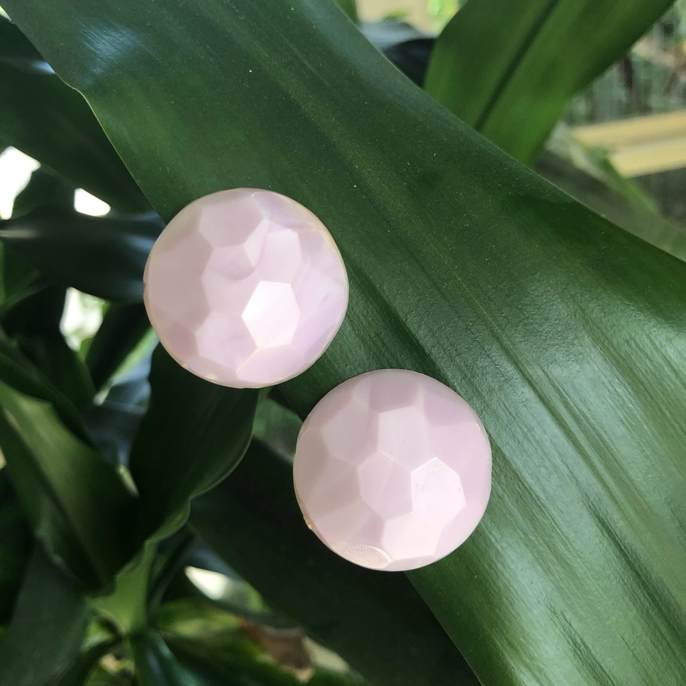 Vintage pearlized clip on earrings